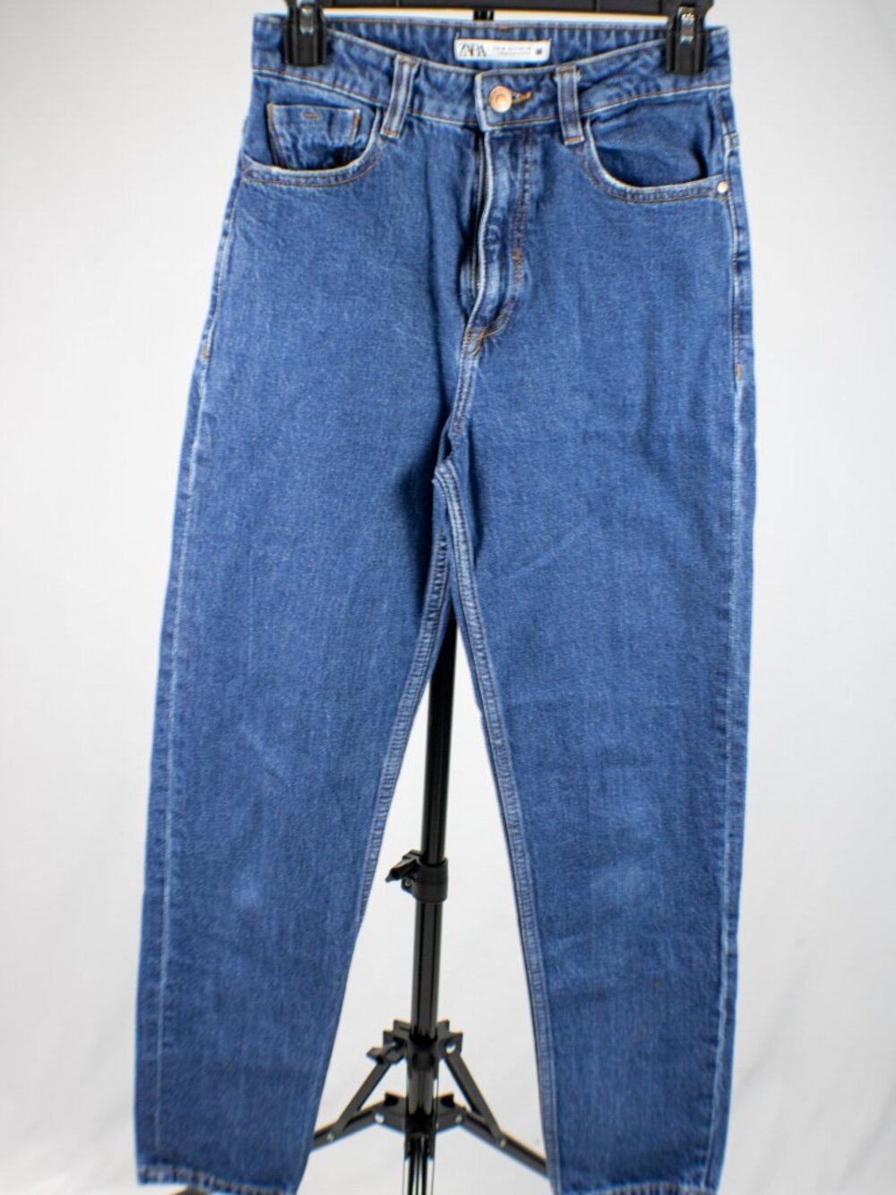 Zara High Waisted Mom Jeans Medium Wash Blue Denim Size 4